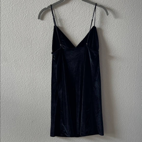 Victoria's Secret Black Velvet Chemise - Picture 4 of 5